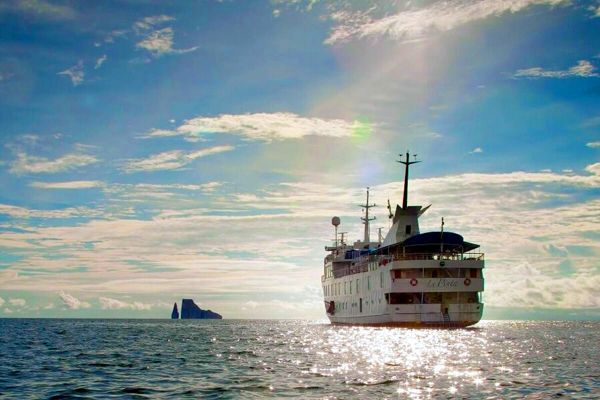 La Pinta sailing into the Sunset